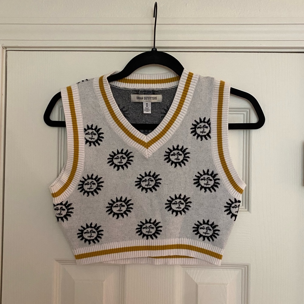 UO Cropped Sun Sweater Vest
